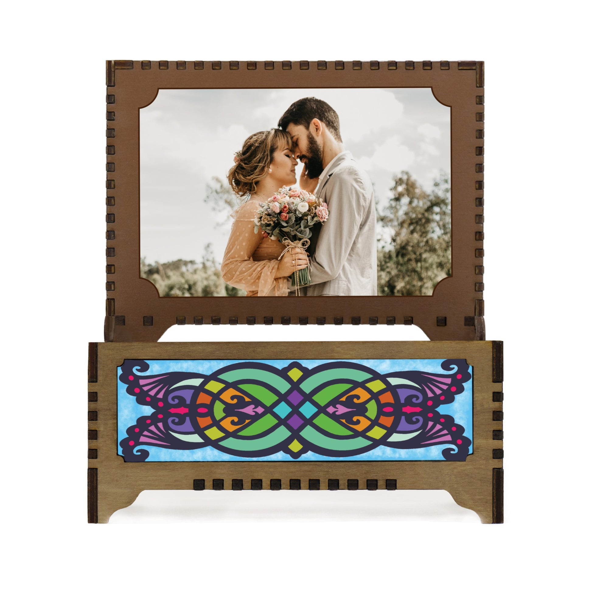 Create a custom music box with any song of your choice. Choose from